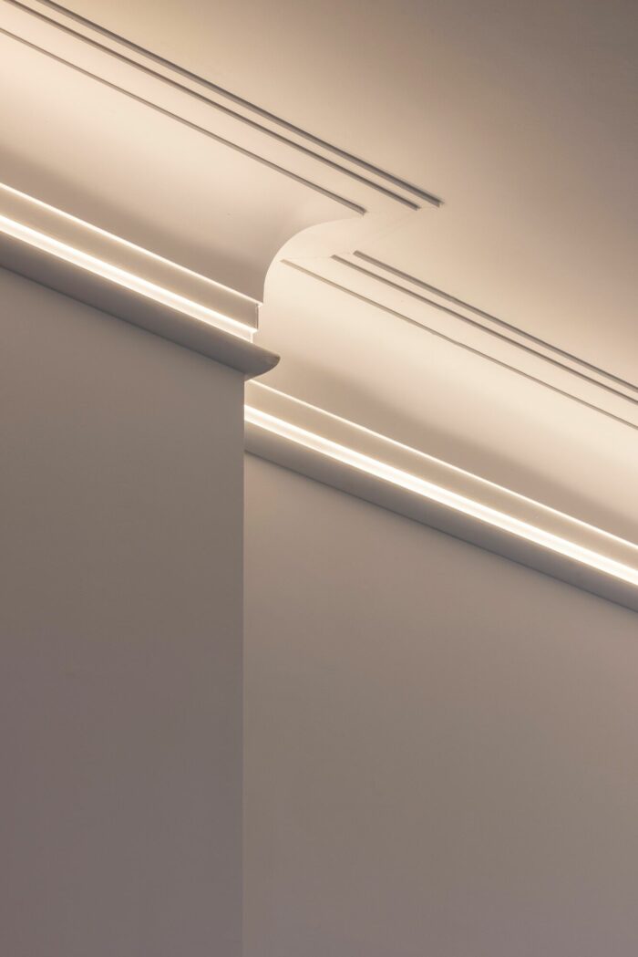 Карниз з прихованою LED-підсвіткою